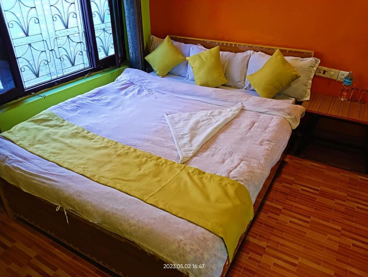 Hotel Butterfly - Peaceful Garden For Nature Lovers Sauraha Eksteriør bilde