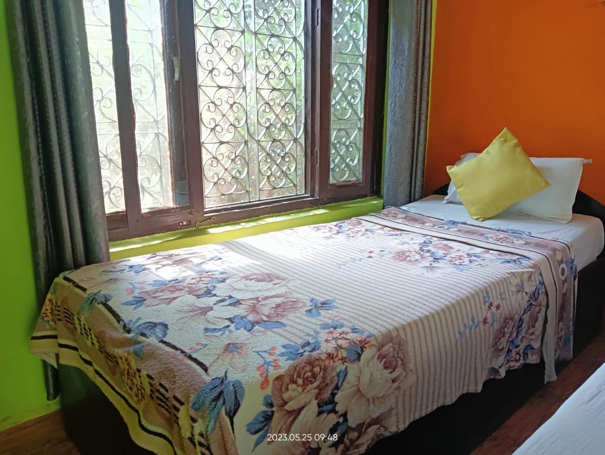Hotel Butterfly - Peaceful Garden For Nature Lovers Sauraha Eksteriør bilde