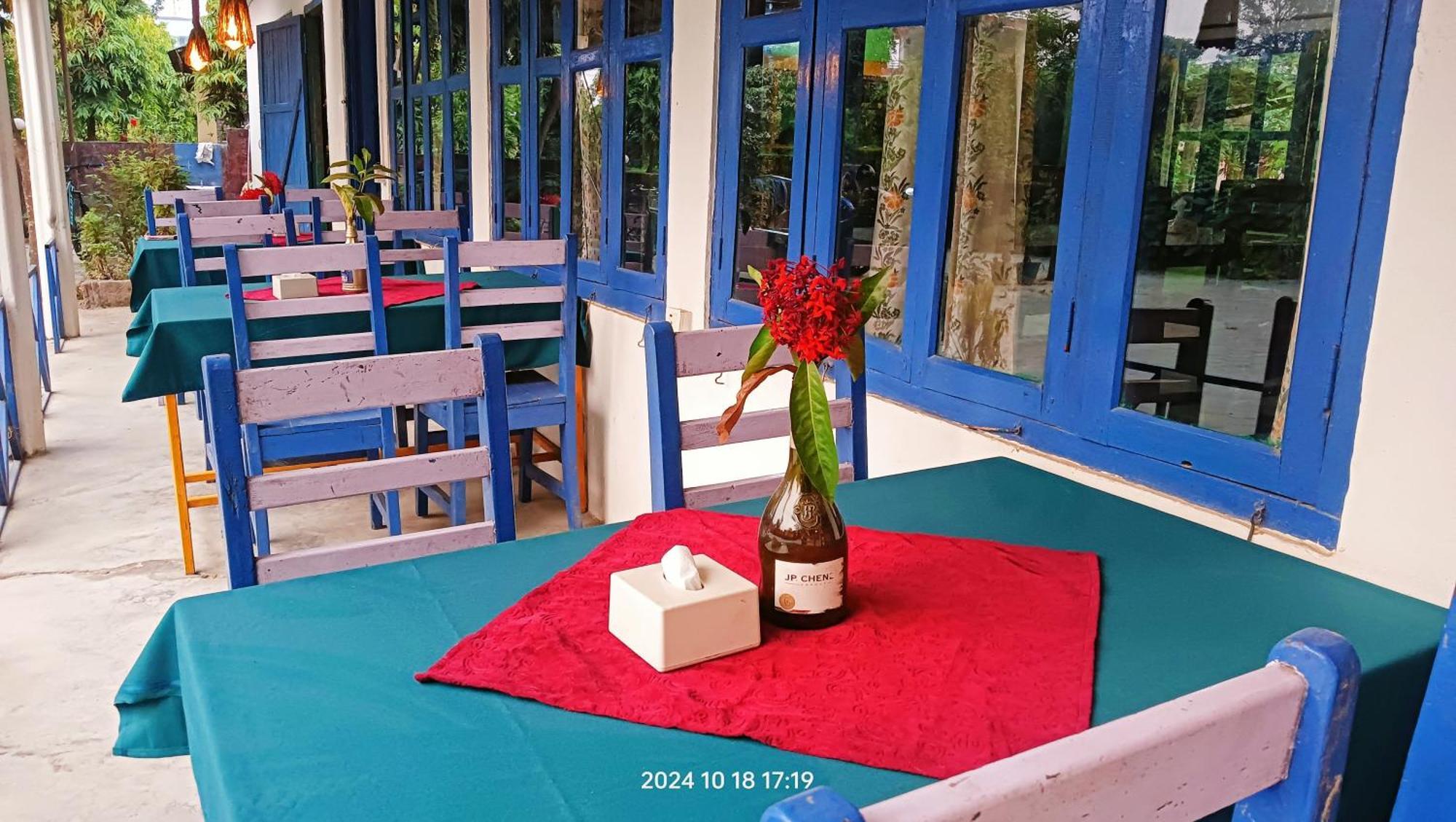 Hotel Butterfly - Peaceful Garden For Nature Lovers Sauraha Eksteriør bilde