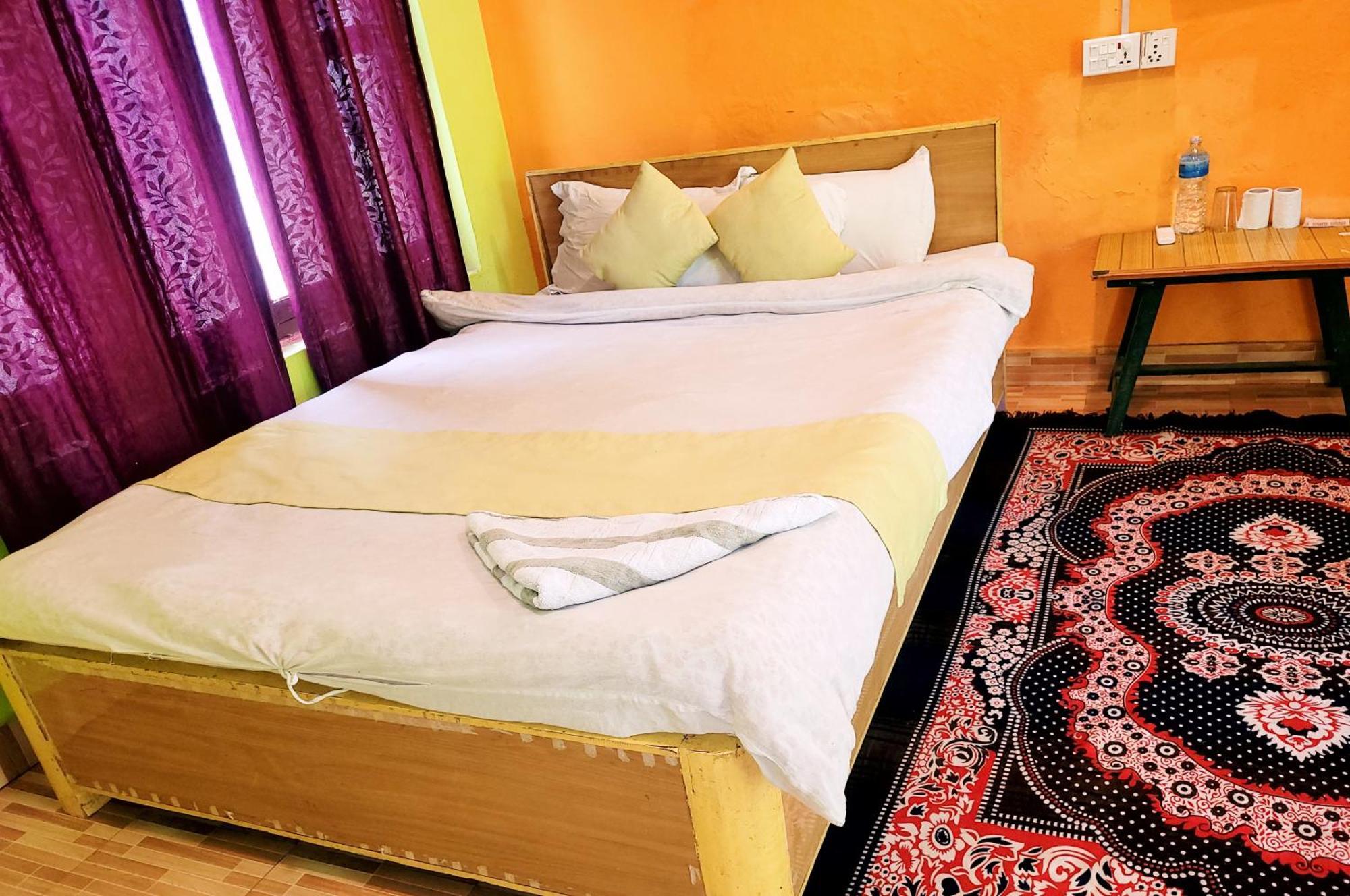 Hotel Butterfly - Peaceful Garden For Nature Lovers Sauraha Eksteriør bilde