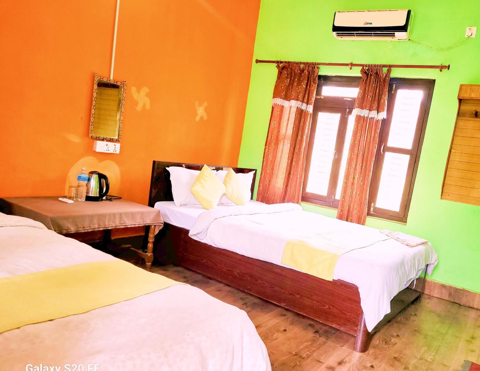 Hotel Butterfly - Peaceful Garden For Nature Lovers Sauraha Eksteriør bilde