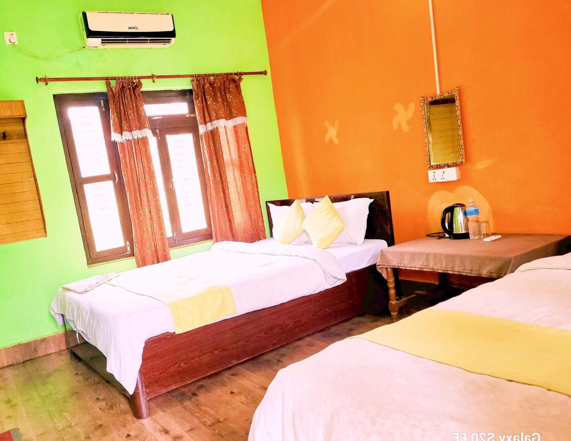 Hotel Butterfly - Peaceful Garden For Nature Lovers Sauraha Eksteriør bilde