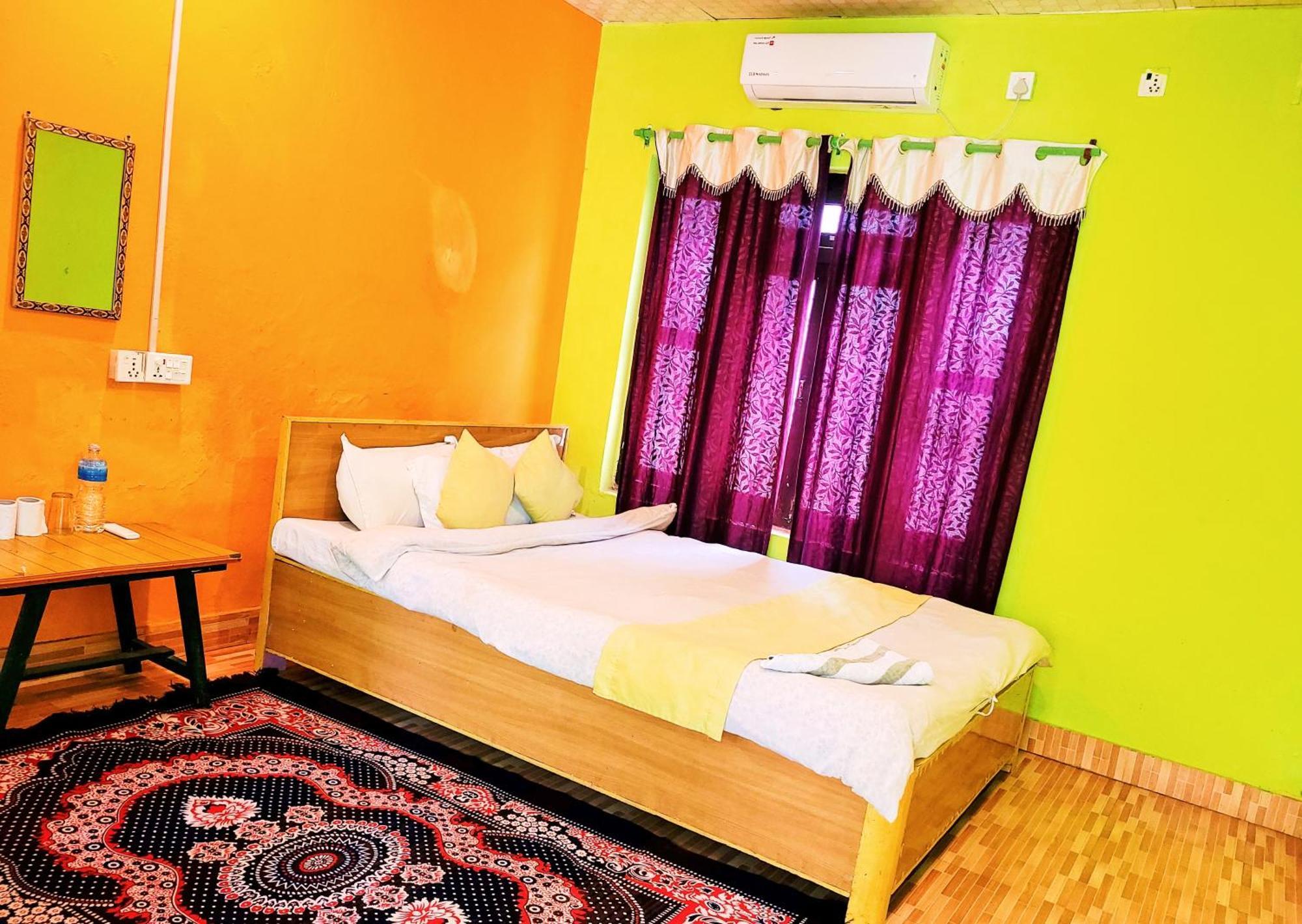Hotel Butterfly - Peaceful Garden For Nature Lovers Sauraha Eksteriør bilde